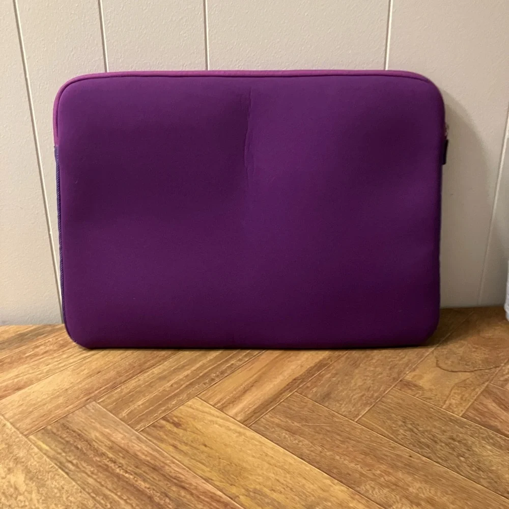 Amazon Basics Purple Tablet laptop protective Sleeve bag like new!